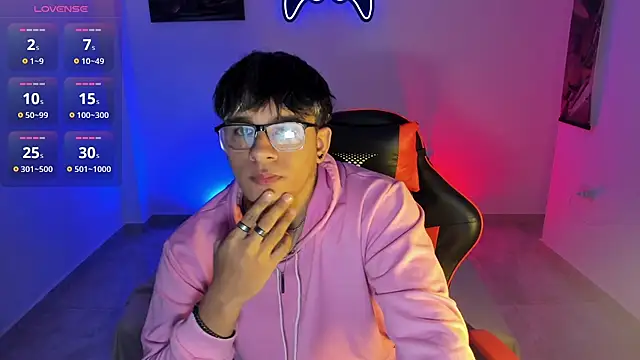 Snapshot of LuciferM_Star chatting on 6, 11, 2025 LuciferM Star online show from 6, 11, 2025