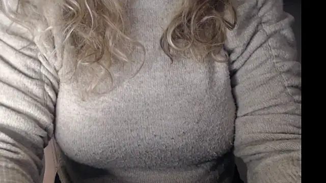Snapshot of JenniLowen chatting on 9, 1, 2025 JenniLowen online show from 9, 1, 2025