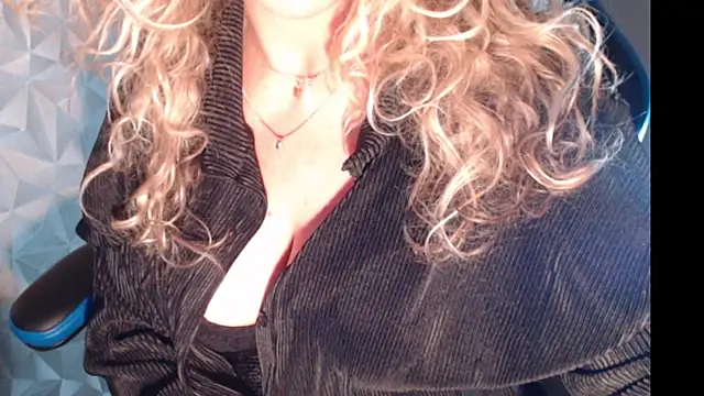 Snapshot of JenniLowen chatting on 13, 3, 2025 JenniLowen online show from 13, 3, 2025