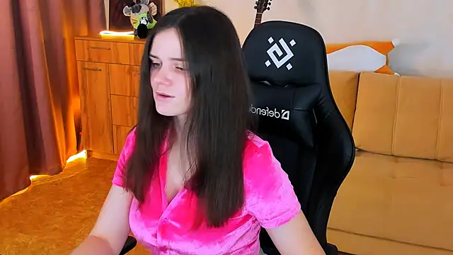 Snapshot of Lora_Cain chatting on 6, 12, 2024 Lora Cain online show from 6, 12, 2024