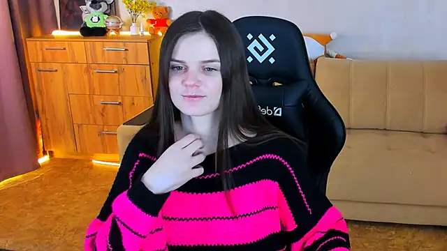 Snapshot of Lora_Cain chatting on 9, 12, 2024 Lora Cain online show from 9, 12, 2024