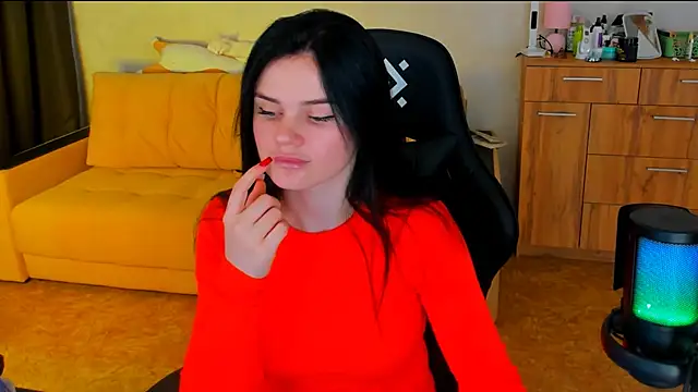 Snapshot of Lora_Cain chatting on 1, 3, 2025 Lora Cain online show from 1, 3, 2025