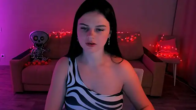 Snapshot of Lora_Cain chatting on 5, 11, 2025 Lora Cain online show from 5, 11, 2025