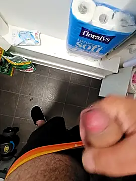 Snapshot of eric69_69 chatting on 5, 10, 2025 eric69 69 online show from 5, 10, 2025