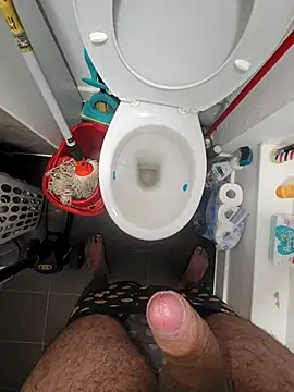 Snapshot of eric69_69 chatting on 28, 10, 2025 eric69 69 online show from 28, 10, 2025