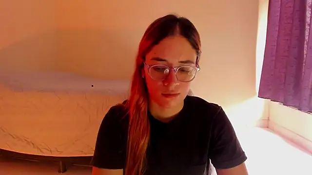 Snapshot of atenas_05_ chatting on 19, 4, 2026 atenas 05 online show from 19, 4, 2026