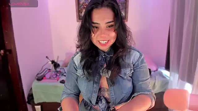 Snapshot of kiki_cavilll chatting on 7, 4, 2026 kiki cavilll online show from 7, 4, 2026