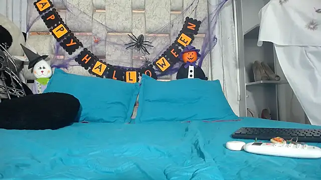 KOURTNEY-- online show from 2, 11, 2025