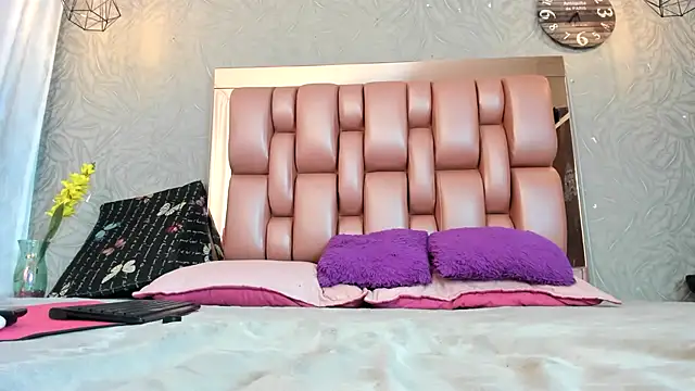 KOURTNEY-- online show from 7, 2, 2026