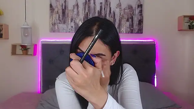 mia aira online show from 9, 11, 2025