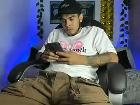 mikee scooth online show from 19, 1, 2025