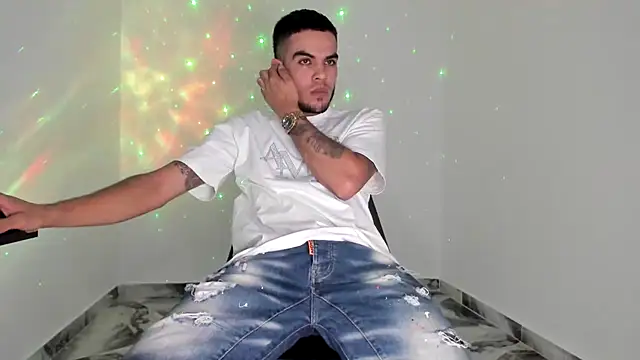 Snapshot of mikee_scooth chatting on 12, 4, 2026 mikee scooth online show from 12, 4, 2026