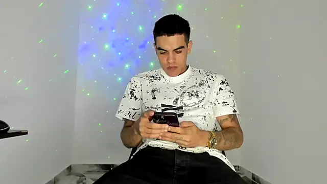 Snapshot of mikee_scooth chatting on 20, 4, 2026 mikee scooth online show from 20, 4, 2026