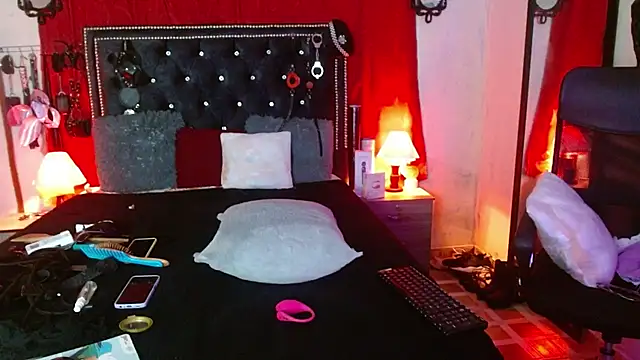 Snapshot of SamaraMartinez chatting on 10, 10, 2025 SamaraMartinez online show from 10, 10, 2025