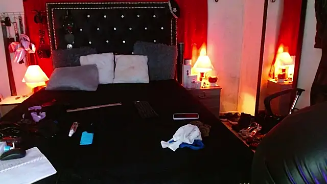 Snapshot of SamaraMartinez chatting on 13, 10, 2025 SamaraMartinez online show from 13, 10, 2025