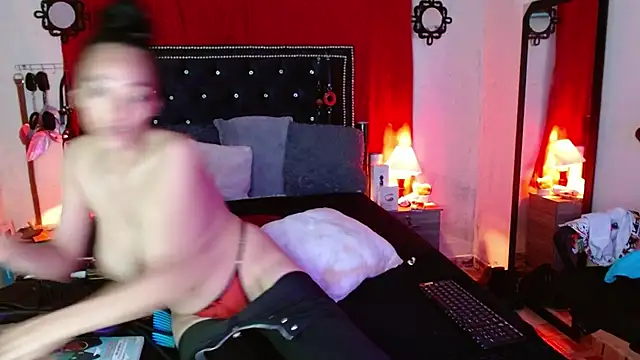 Snapshot of SamaraMartinez chatting on 17, 10, 2025 SamaraMartinez online show from 17, 10, 2025