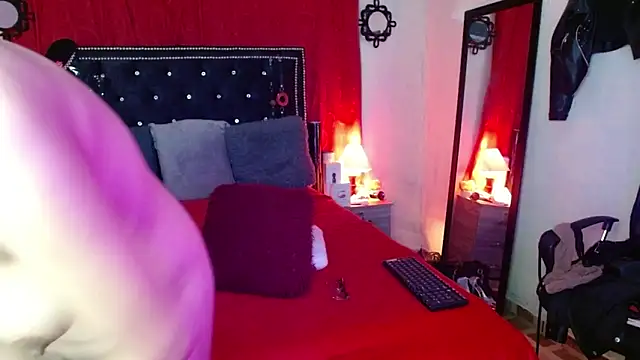 Snapshot of SamaraMartinez chatting on 20, 10, 2025 SamaraMartinez online show from 20, 10, 2025