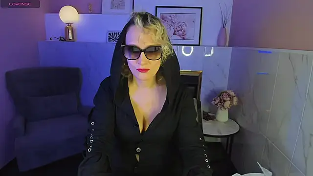 Snapshot of Queen_Anna_ chatting on 23, 1, 2025 Queen Anna online show from 23, 1, 2025