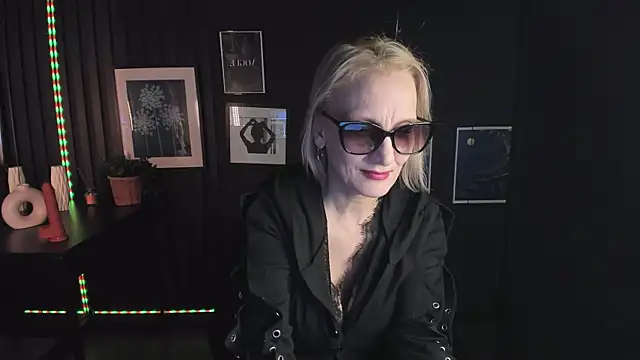 Snapshot of Queen_Anna_ chatting on 11, 3, 2025 Queen Anna online show from 11, 3, 2025