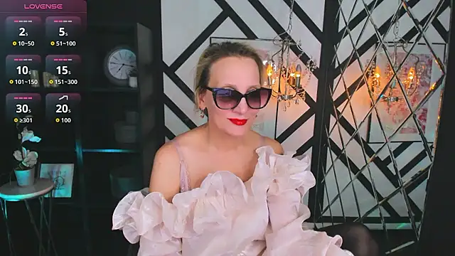 Snapshot of Queen_Anna_ chatting on 1, 3, 2026 Queen Anna online show from 1, 3, 2026