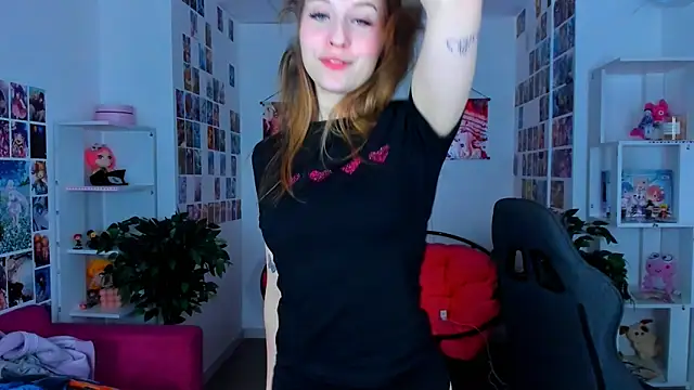 Snapshot of CuteMousee chatting on 21, 12, 2024 CuteMousee online show from 21, 12, 2024