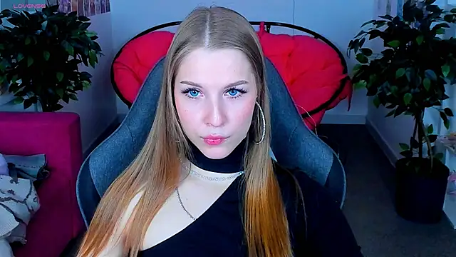 Snapshot of CuteMousee chatting on 26, 12, 2024 CuteMousee online show from 26, 12, 2024