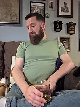 Snapshot of Icebearsticlese chatting on 3, 4, 2026 Icebearsticlese online show from 3, 4, 2026