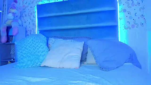 MelodiLovee  online show from 13, 12, 2024