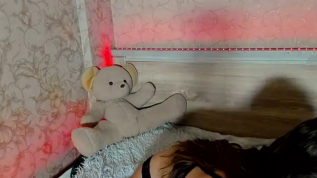 emma77  online show from 15, 11, 2025