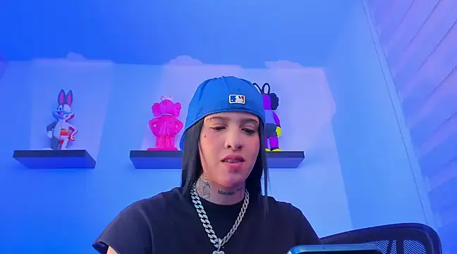 Gangster Girl online show from 15, 12, 2024