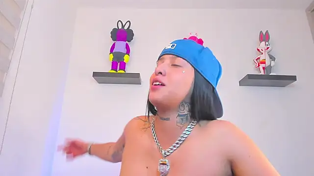 Gangster Girl online show from 18, 12, 2024