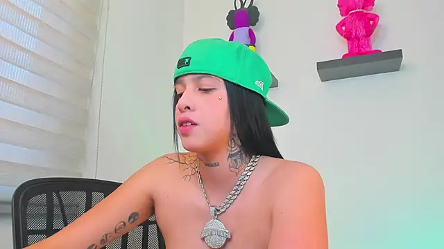 Gangster Girl online show from 18, 12, 2024