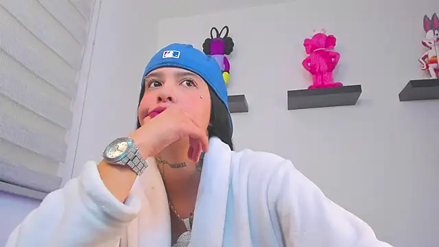 Gangster Girl online show from 30, 12, 2024