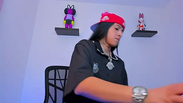 Gangster Girl online show from 5, 2, 2025