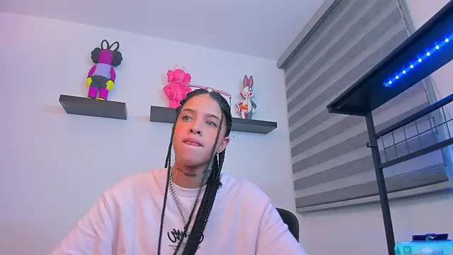 Gangster Girl online show from 28, 9, 2025