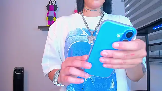 Gangster Girl online show from 19, 10, 2025