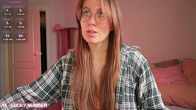 Snapshot of ms_allison_w chatting on 8, 4, 2026 ms allison w online show from 8, 4, 2026