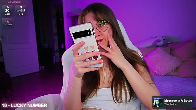 Snapshot of ms_allison_w chatting on 18, 4, 2026 ms allison w online show from 18, 4, 2026