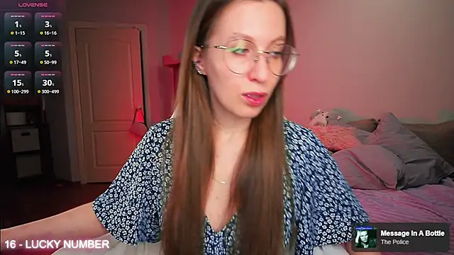 Snapshot of ms_allison_w chatting on 22, 4, 2026 ms allison w online show from 22, 4, 2026