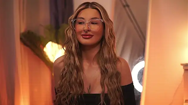 AvaShayy online show from 2, 3, 2025