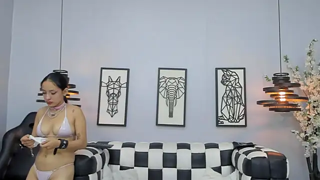 SARAFOXX  online show from 1, 2, 2025