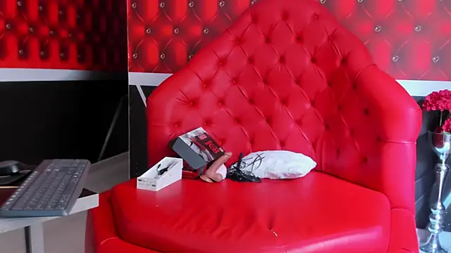 SARAFOXX  online show from 8, 3, 2025