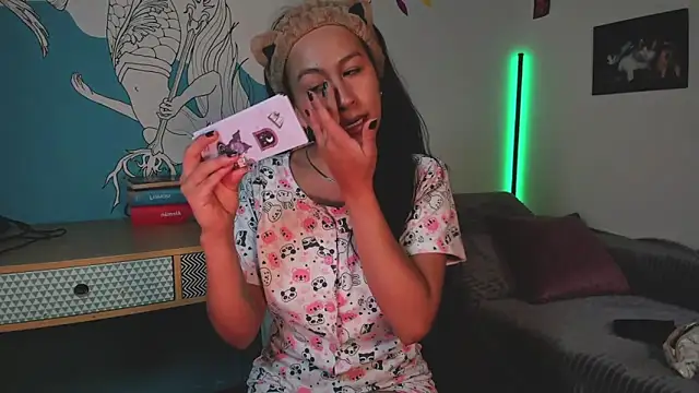 EmiGomez  online show from 7, 2, 2026