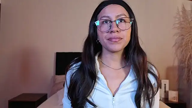 EmiGomez  online show from 11, 4, 2026