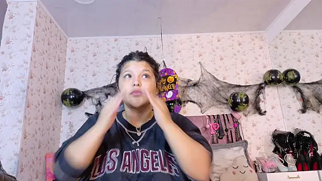 AvrillThomas online show from 23, 10, 2025