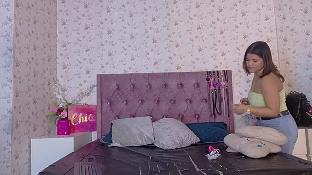 Snapshot of AvrillThomas chatting on 13, 1, 2026 AvrillThomas online show from 13, 1, 2026