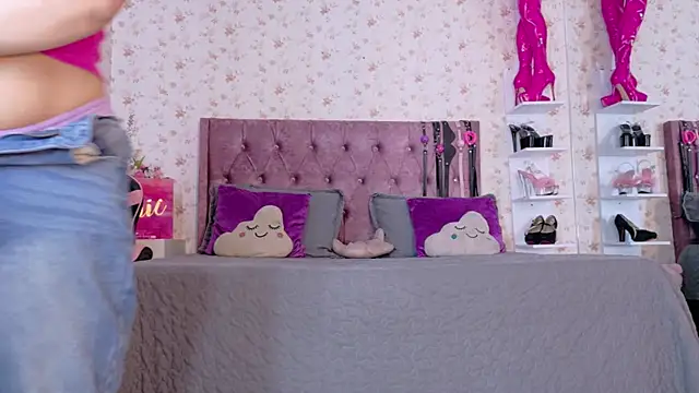 Snapshot of AvrillThomas chatting on 23, 3, 2026 AvrillThomas online show from 23, 3, 2026