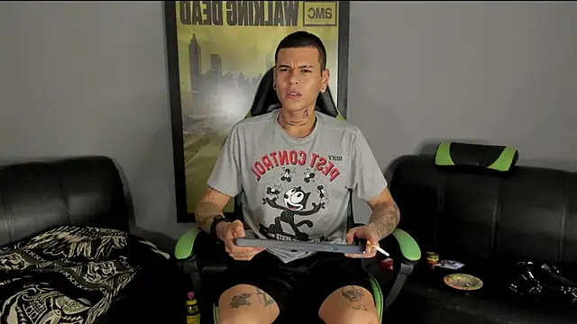 Snapshot of jamesinked_ chatting on 4, 1, 2025 jamesinked  online show from 4, 1, 2025