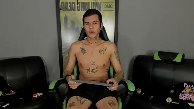 Snapshot of jamesinked_ chatting on 8, 3, 2025 jamesinked  online show from 8, 3, 2025