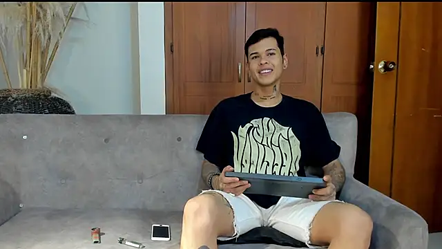 Snapshot of jamesinked_ chatting on 28, 10, 2025 jamesinked  online show from 28, 10, 2025